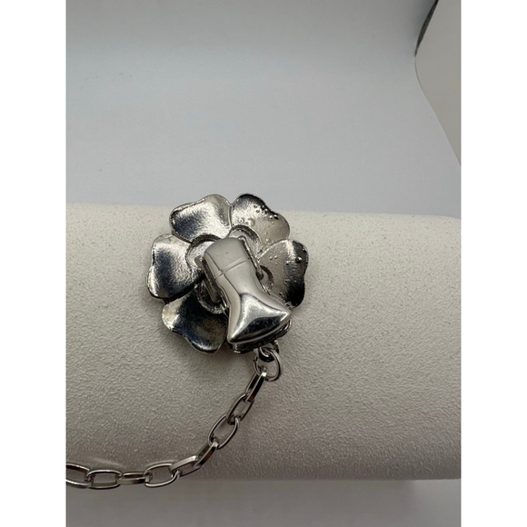 Camelia Flower Collar Brooch One Size Black Silver - Picture 4 of 4